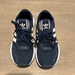 Adidas Kids Sneaker Size 5 USA